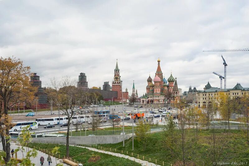 Москва Кремль Зарядье. Москва осень Зарядье. Зарядье березы Кремль. Нунча зарядье