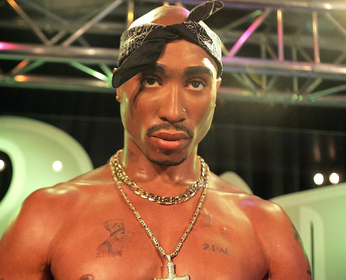 2pac песни. Шакур. 2pac Amaru Shakur. 2pac торс. 2pac рост.