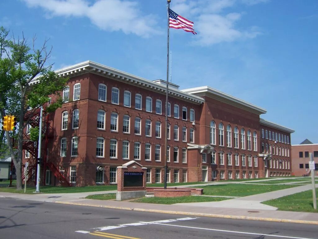 Хай скул школа в США. Школ в США High School. Старшая школа США здание. Школа Хуттон США.