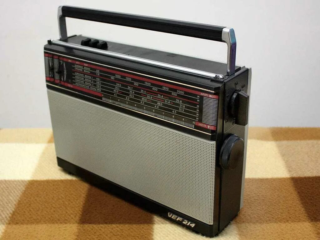 Радиоприёмник vef-317 с укв. Радиоприемник вэф 214. Приемник ссср вэф 214. Радио vef 214. Приёмники вэф ссср.