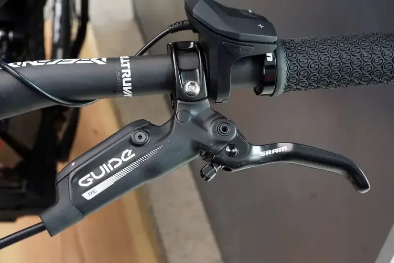Sram guide калипер. Guide re. Sram guide r. Sram g2 re. Срам 4х поршневые тормоза.