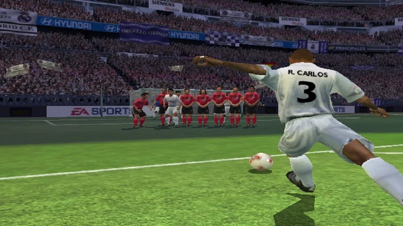 ФИФА 2003 игра. Роналдо Зубастик ФИФА 2003. Pro Evolution Soccer 2003. FIFA Football 2003 Nintendo.