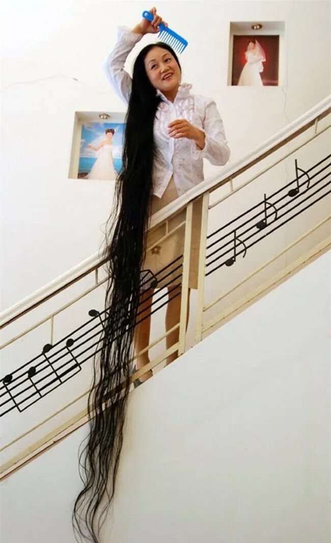 Самые длинные волосы в мире Ксие Квипингт. Ксие Квипингт. Самые длинные волосы в мире се Цюпин. Длинные волосы рекорд Гиннесса.