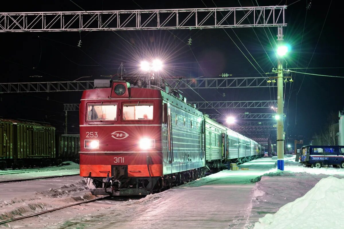 Белорецк железнодорожный. Белорецк Железнодорожный вокзал. ЖД станция Белорецк. Железная дорога Уфа Сибай. Поезд Уфа Сибай.