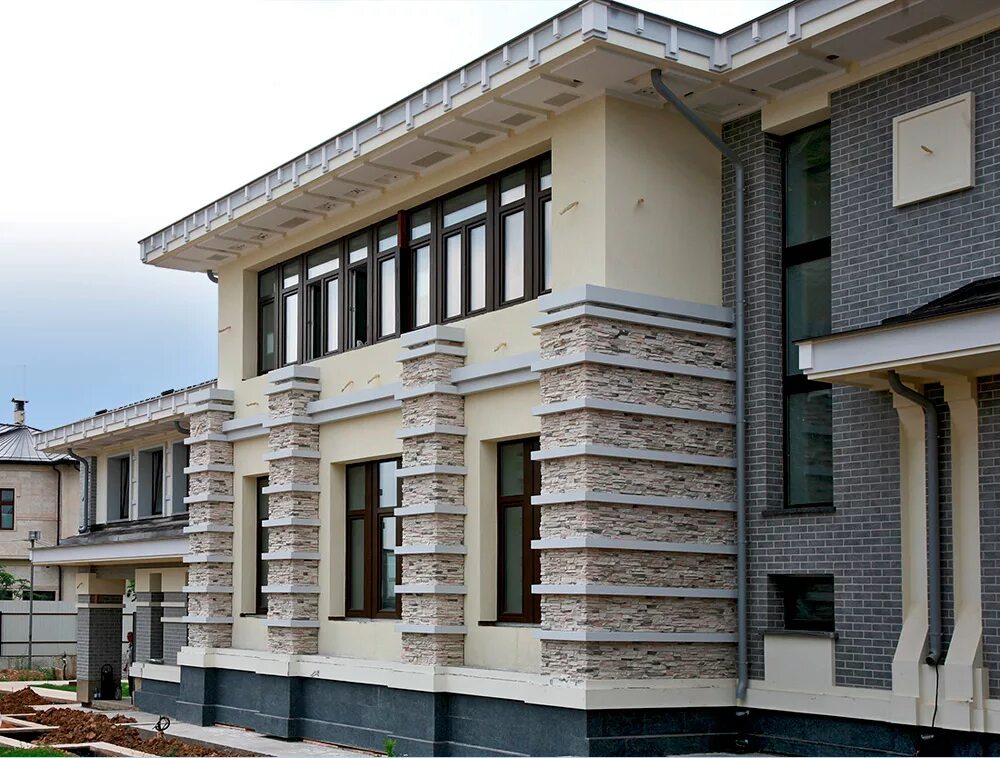 Элементы фасада. Выступ на фасаде. Декоративные элементы на фасаде здания. Выступ на фасаде. Элементы фасада в архитектуре.