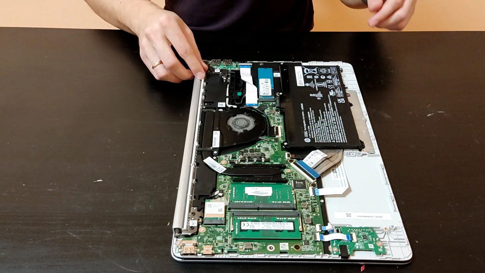 Замена оперативной памяти на севере. Оперативная память для ноута. Можно поменять оперативную память на ноутбуке. Оперативная память в моноблоке hp. Оперативная память для ноута.