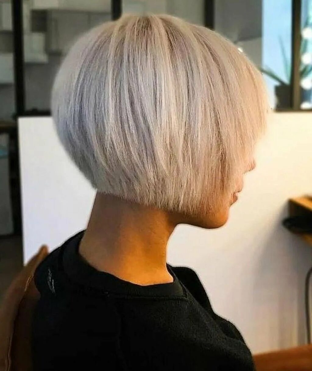 Pixie Bob стрижка Деметриус. Стрижка Боб каре с градуированным затылком. Боб Трейси стрижка. Каре Боб Трейси стрижка. Боб каре со всех сторон