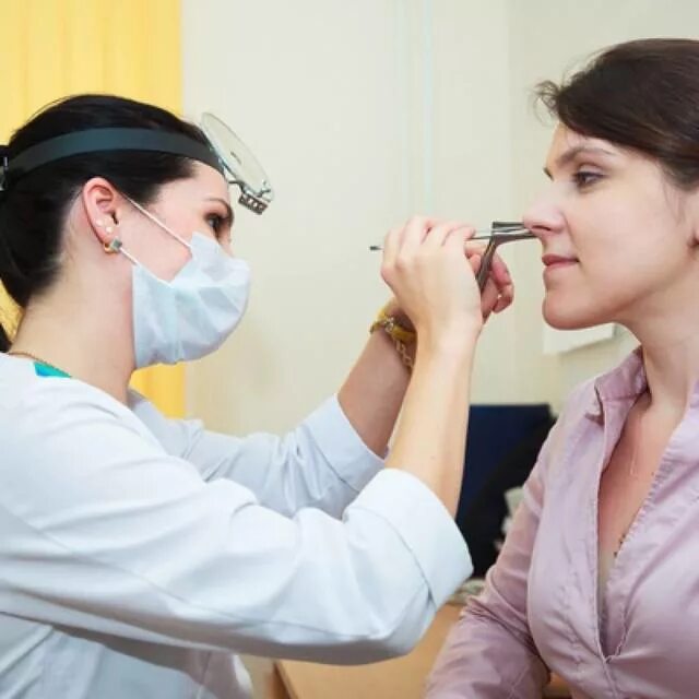 Где проверить нос. Где проверить нос. Ларингоскопия надгортанника. Острый ринит риноскопия. Где проверить нос.