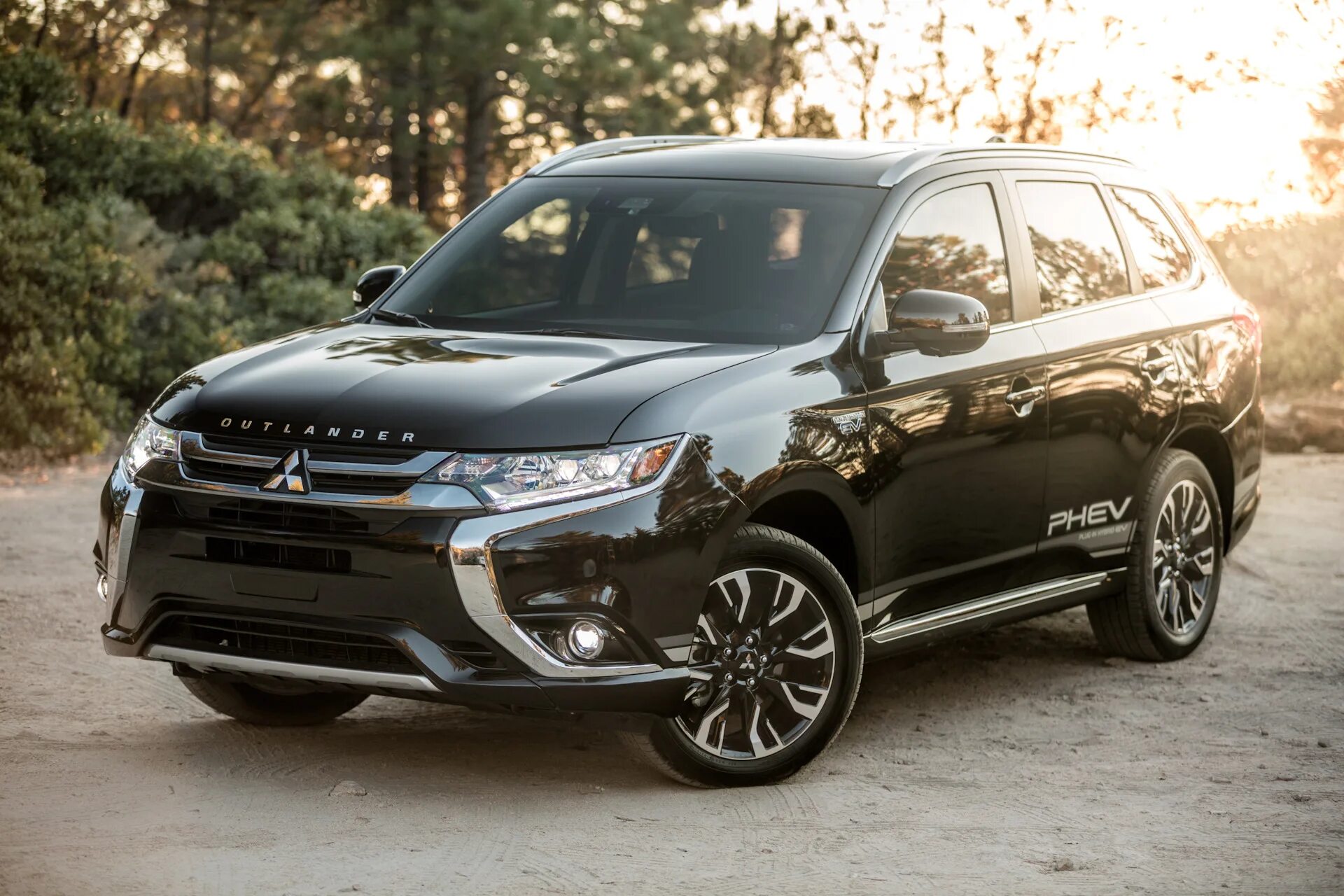 Аутлендер лучший. Митсубиси аутлендер 3. mitsubishi outlander mitsubishi outlander. mitsubishi outlander phev. mitsubishi outlander phev 2018.