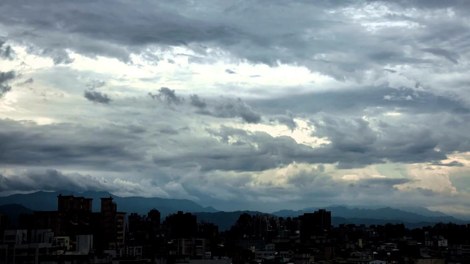Look at the clouds it rain soon. Пасмурная погода эстетика. зимний дождь облака\. rainy cloud. rain clouds.