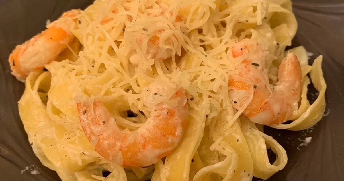 Салат с красной рыбой и креветками рецепт с фото пошагово