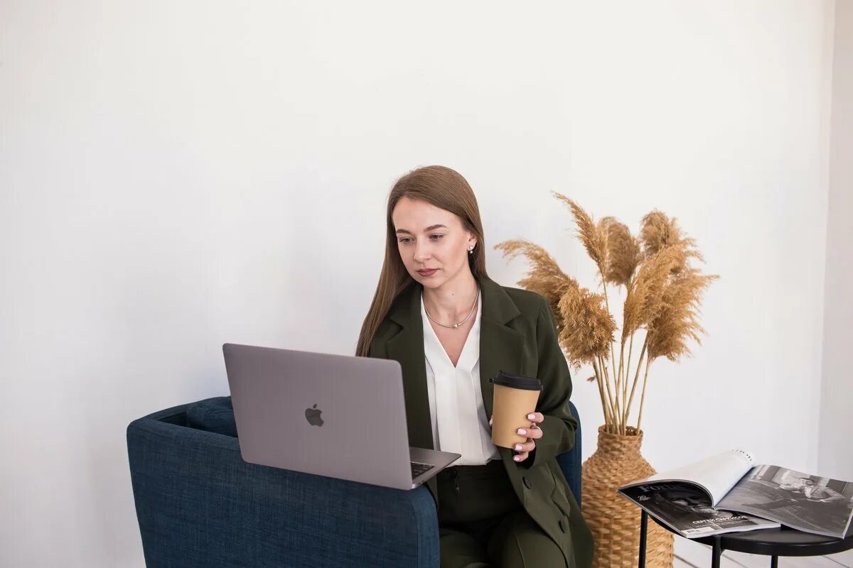 Юридические услуги пенза. Юридические услуги иллюстрации. Смороков михаил михайлович. Юрист в суде. Консультация юриста.