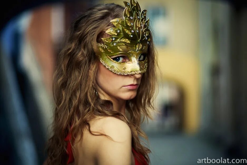 Загадочная маска. Образ в маске. Модели в масках. Образ в театр для девушки.