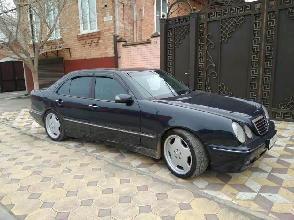 Диски на мерседес w210. Колеса r17 mercedes w210. Мерседес w210 r19. W210 r18 amg. Амг диски на мерседес 210.