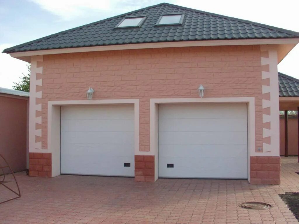 гаражные ворота doorhan rsd01. гараж на 2 машины из кирпича. гараж с двумя воротами. красивые гаражи из кирпича. проект гаража на 2 авто.