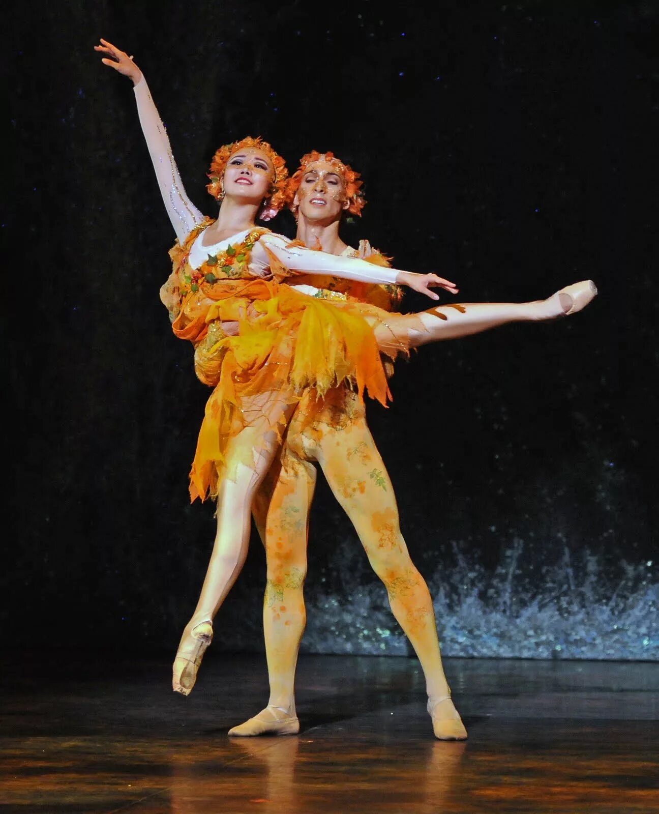 Балет дуэт. Балет осень. Женский дуэт в балете. Осень вариация балет. Балетный дуэт для детей 8 10 лет.
