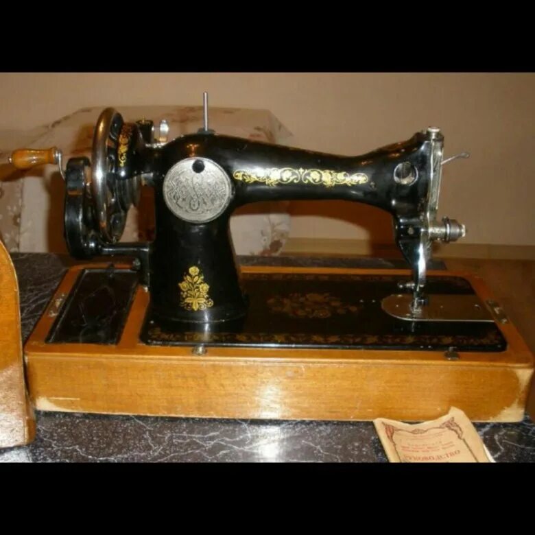 Швейная машинка подольск зингер старая. Швейная машинка зингер singer mfg con. Машинка зингер 1880. Куда продать швейную. Сингер швейная машинка 1950.