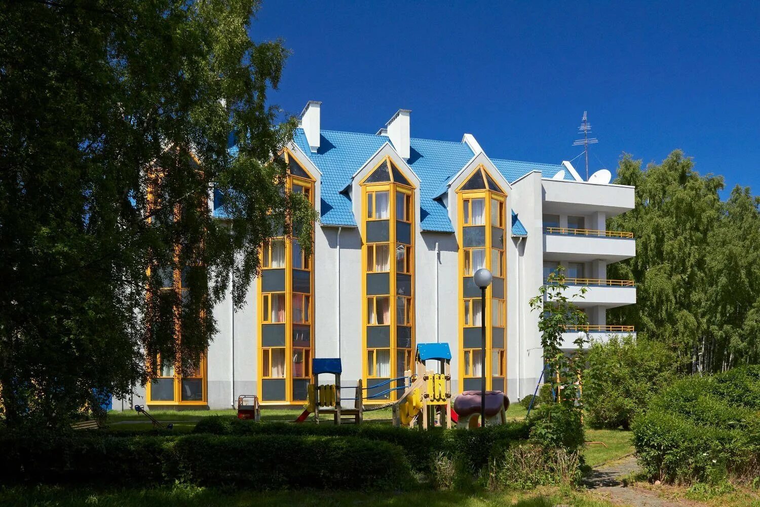 Санаторий зеленоградск калининградская. Светлогорск санаторий янтарь ржд. Пансионат балтика калининград. Пансионат балтика калининград. Светлогорск санаторий янтарь ржд.