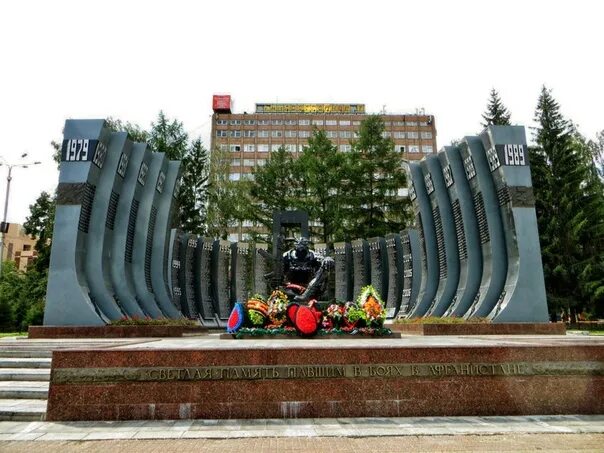 Памятник черный тюльпан ЕКБ. Памятник афганцам в Екатеринбурге. Памятник афганцам в Екатеринбурге черный тюльпан. Мемориальный комплекс "черный тюльпан" в Екатеринбурге.. Пилот черного тюльпана