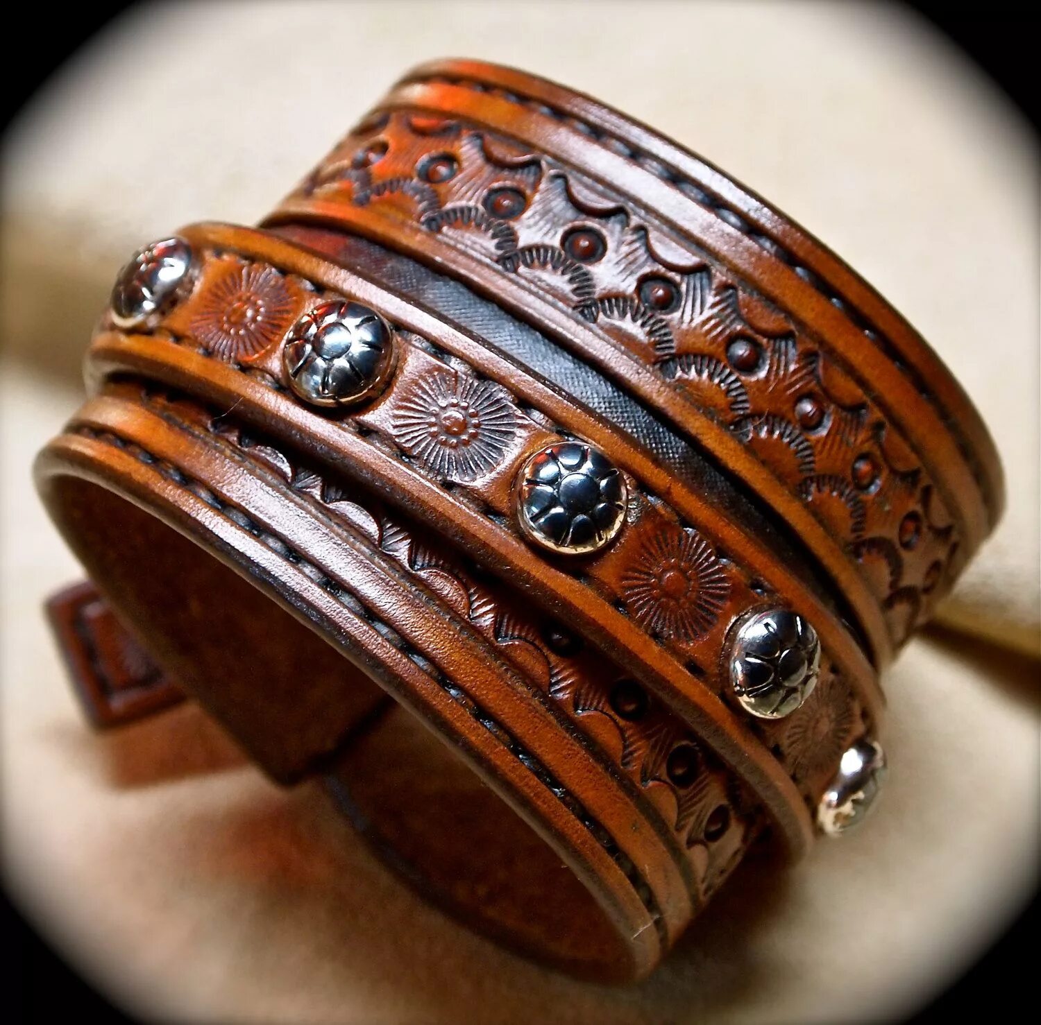 Custom handmade. Массивный кожаный браслет. кожаный браслет женский. браслет из кожи handmade. кожаный браслет манжета.