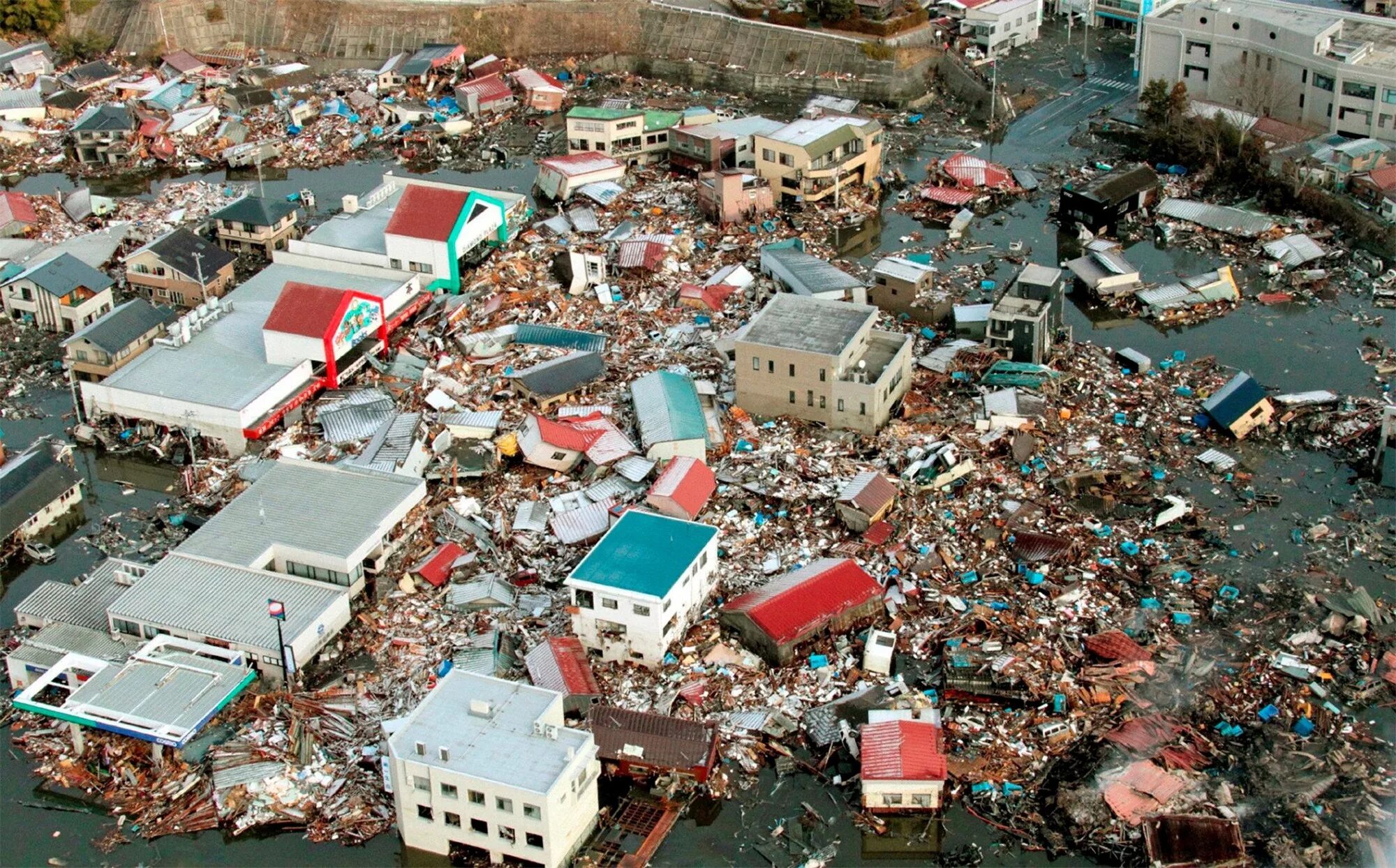 Землетрясение Тохоку 2011. Япония 2011 землетрясение и ЦУНАМИ.