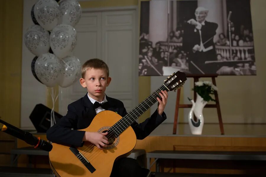 юный музыкант года. конкурс мравинского вторая гимназия. юный музыкант года. юный музыкант елисей мысин. глеб семенов фортепиано.