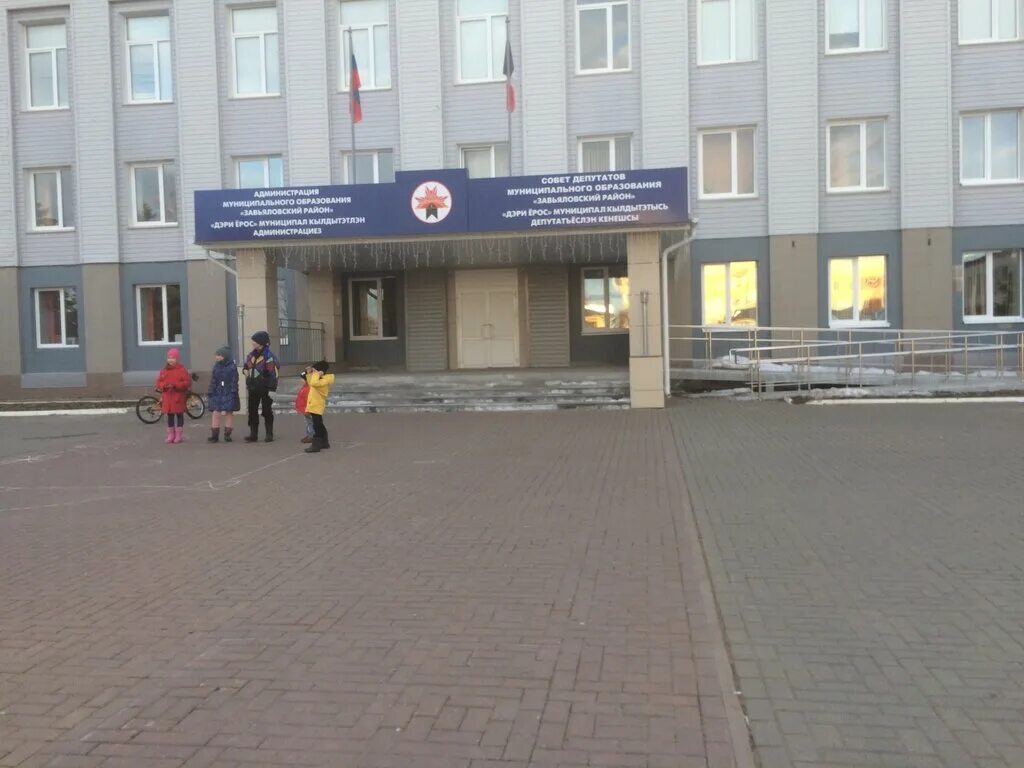 Еще ул калинина 8а село завьялово фото Администрация Завьяловского района, администрация, ул. Калинина, 68, село Завьял