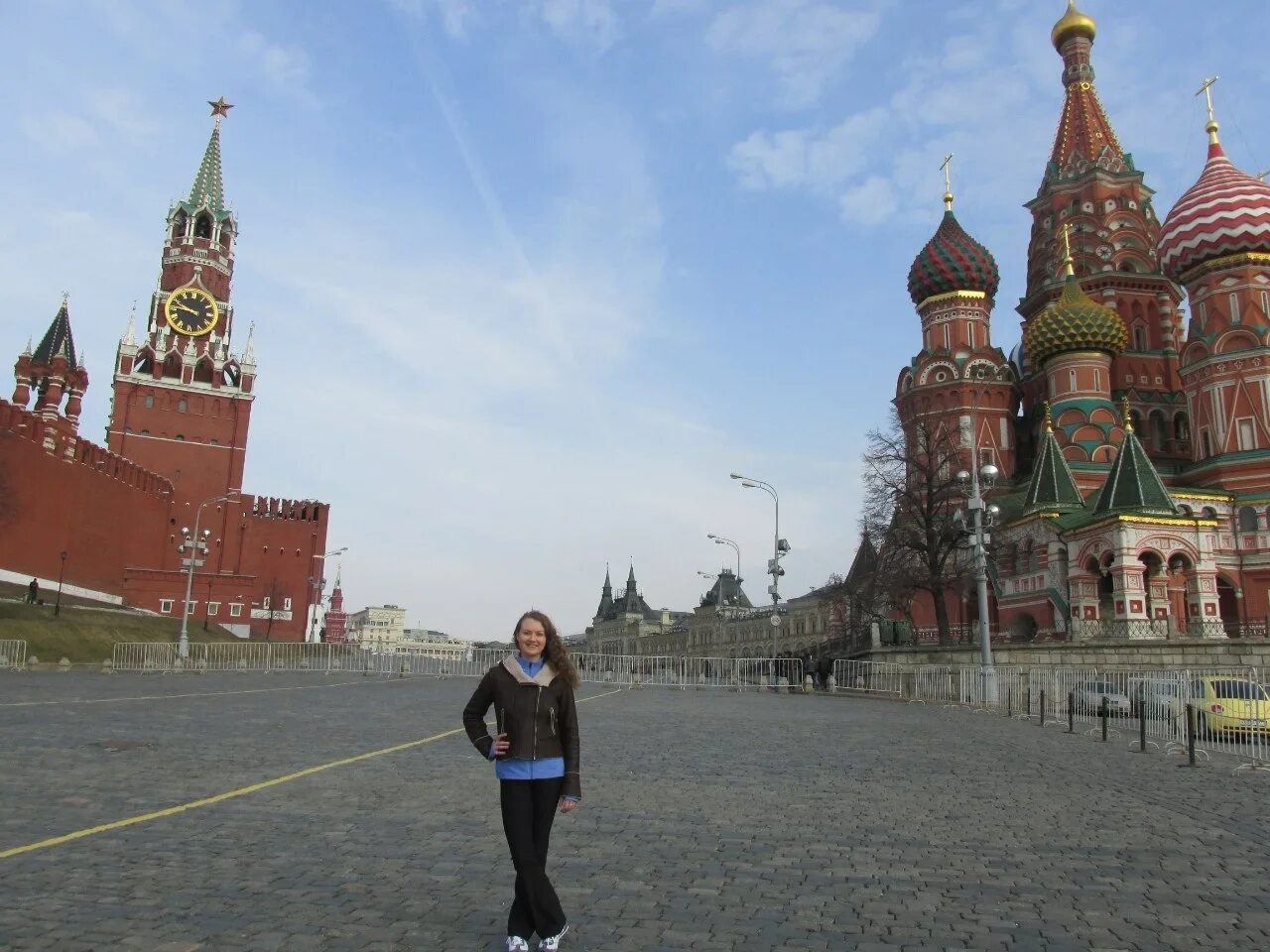 Москва фотки людей. Алексеев красная площадь в Москве. Московский Кремль экскурсии. Кремль Москва. Площадь Московского Кремля.