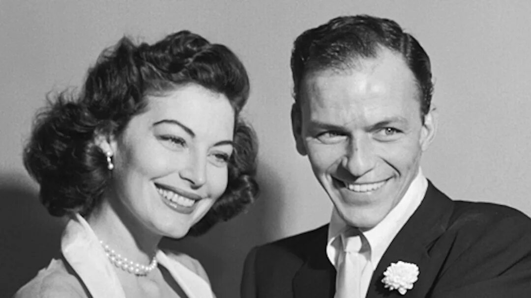 фрэнк синатра на аву. ава гарднер и фрэнк синатра фото. синатра и ава гарднер. фрэнк синатра жена ава гарднер. фрэнк синатра и гарднер.