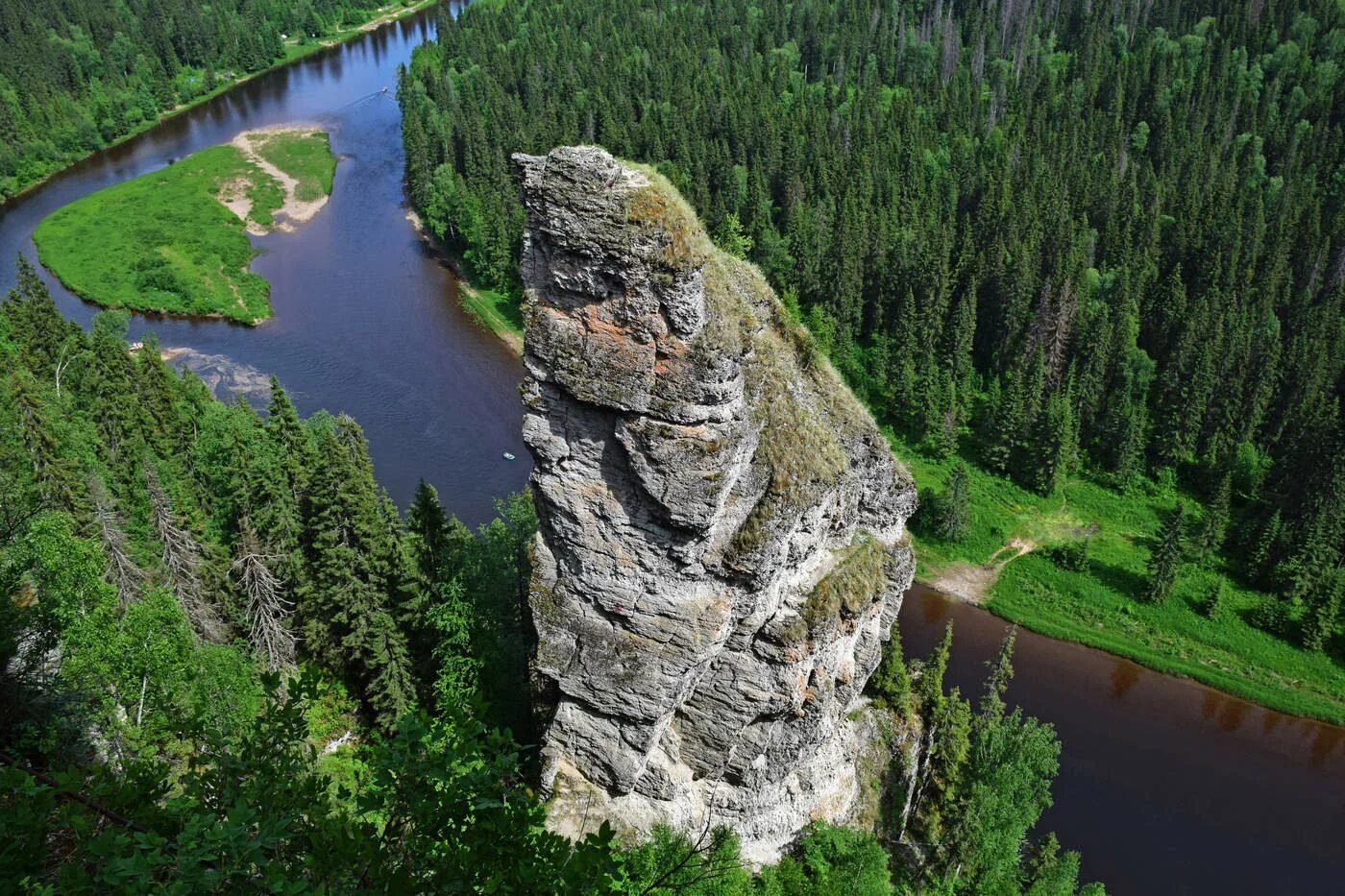 Уникальные реки. Каменные столбы Усьва Пермский край. Река Усьва Пермский край. Камень Омутной Усьва. Сплав Усьва Чусовой.