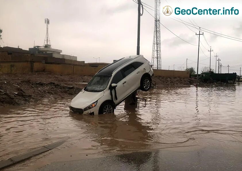 Наводнения в декабре. Наводнение. Мощные наводнения в малайзии. Выдающиеся наводнения наблюдаются. Наводнение sailaab 1990.