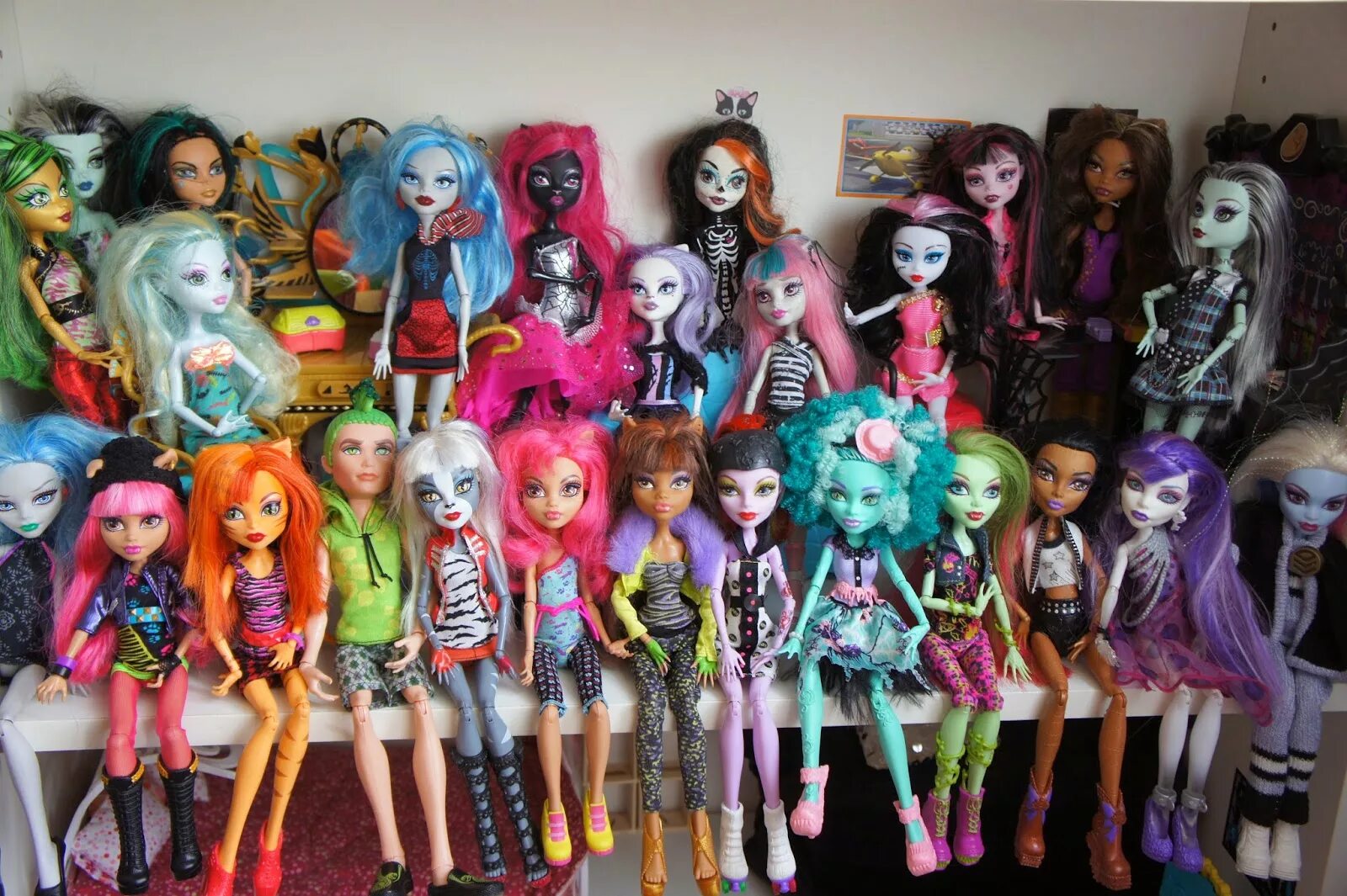 Моя коллекция кукол монстер хай. Монстр хай коллекции. Коллекция монстер хай. Gloom beach монстер хай. Куклы монстер хай 2017.