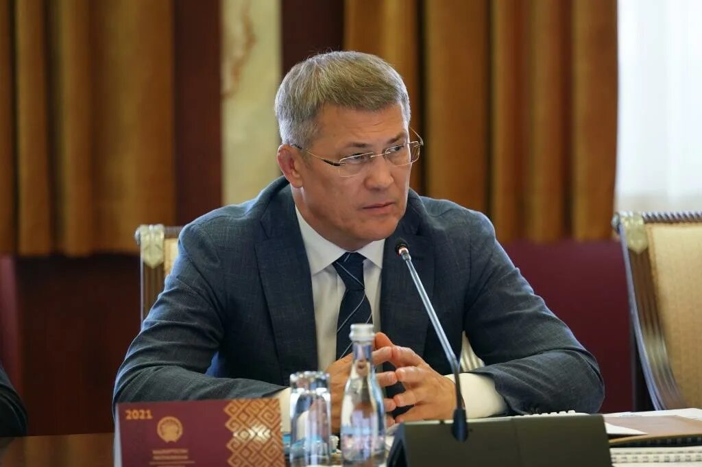 Хабиров радий фаритович портрет. Прямая линия с хабировым. Отставка хабирова с поста главы республики башкортостан 2022. Послании глава республики радий хабиров. Радий хабиров уфа.