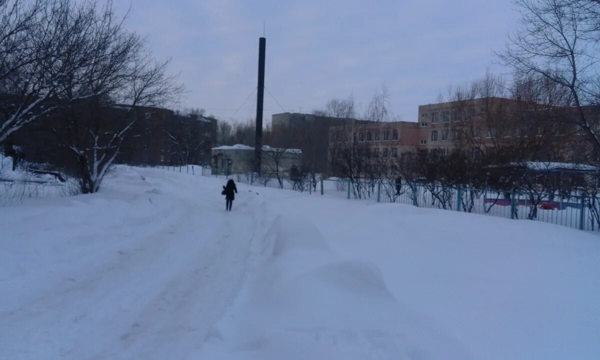 Снег около школы. Снежная школа фото. Снег в Усть Каменогорске. Самый большой снегопад Усть Калманка.