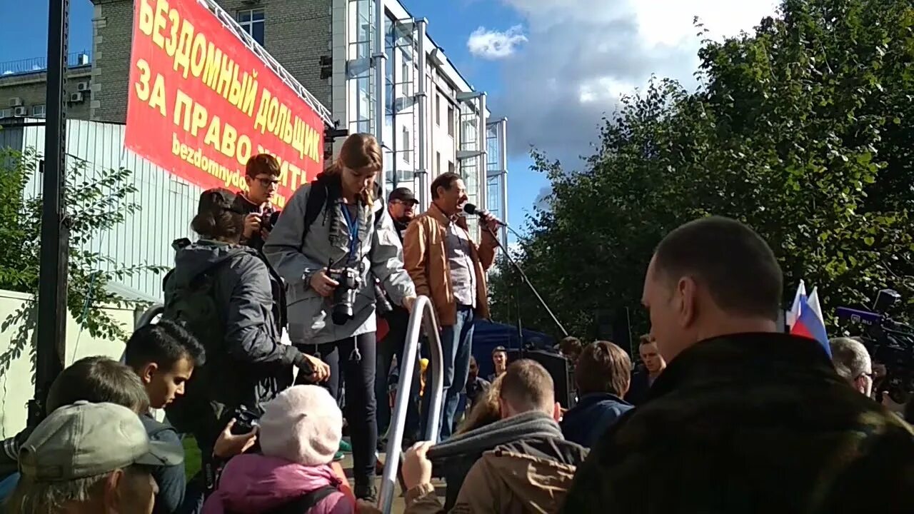 Кагарлицкий на митинге. Митинг против пенсионной реформы Питер. 9 Сентября 2018 митинг в СПБ. Арест Кагарлицкого.