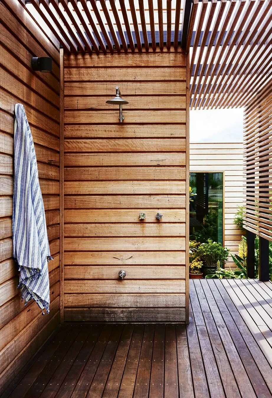 Дачный душ фото внутри Re: Home Outdoor toilet, Outdoor bathroom design, Outhouse bathroom