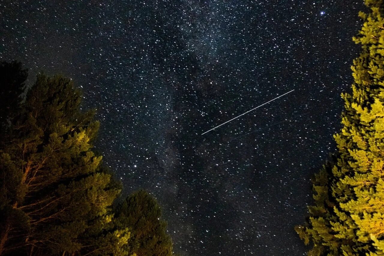 звезды можно увидеть только ночью. почему звезды видны только ночью. звездопад персеиды 2021. звезды в темноте. звезды можно увидеть только ночью.