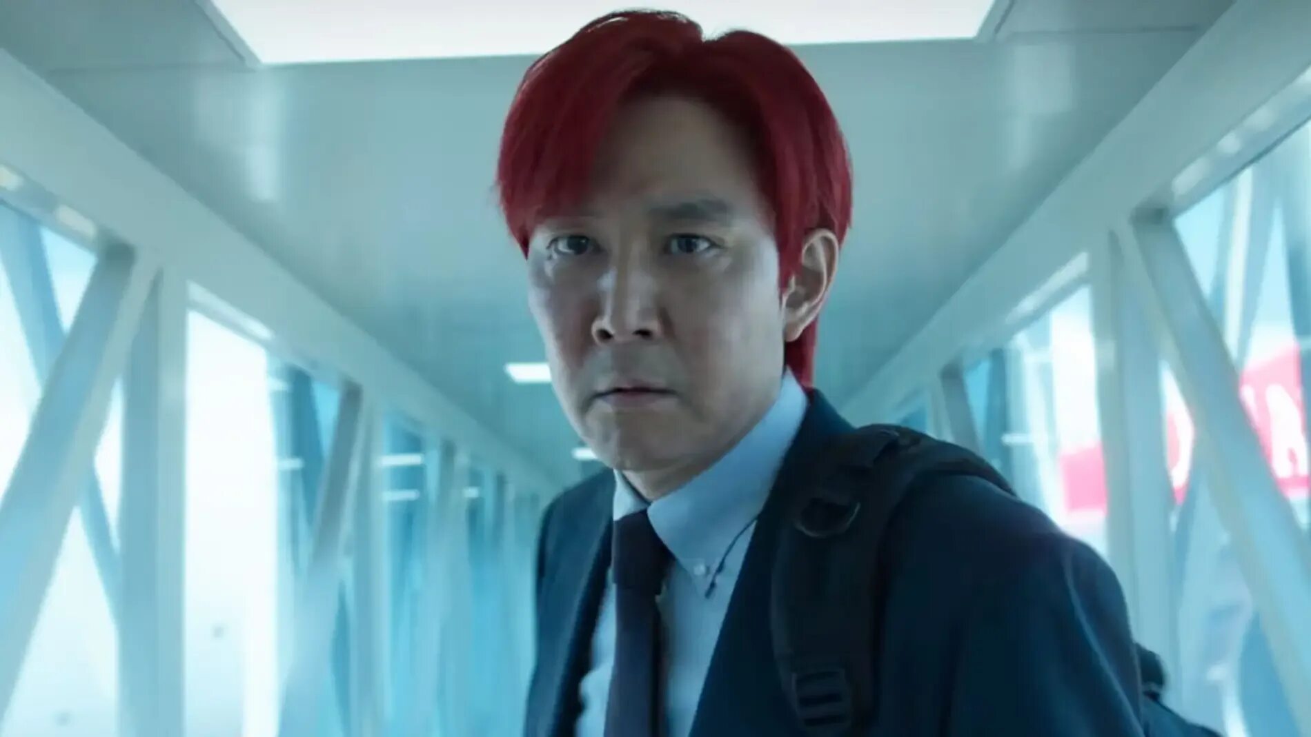 Lee Jung Jae игра в кальмара. Игра в кальмара красные волосы. Сон Кан Хо игра в кальмара. Игра в кальмара самозванец