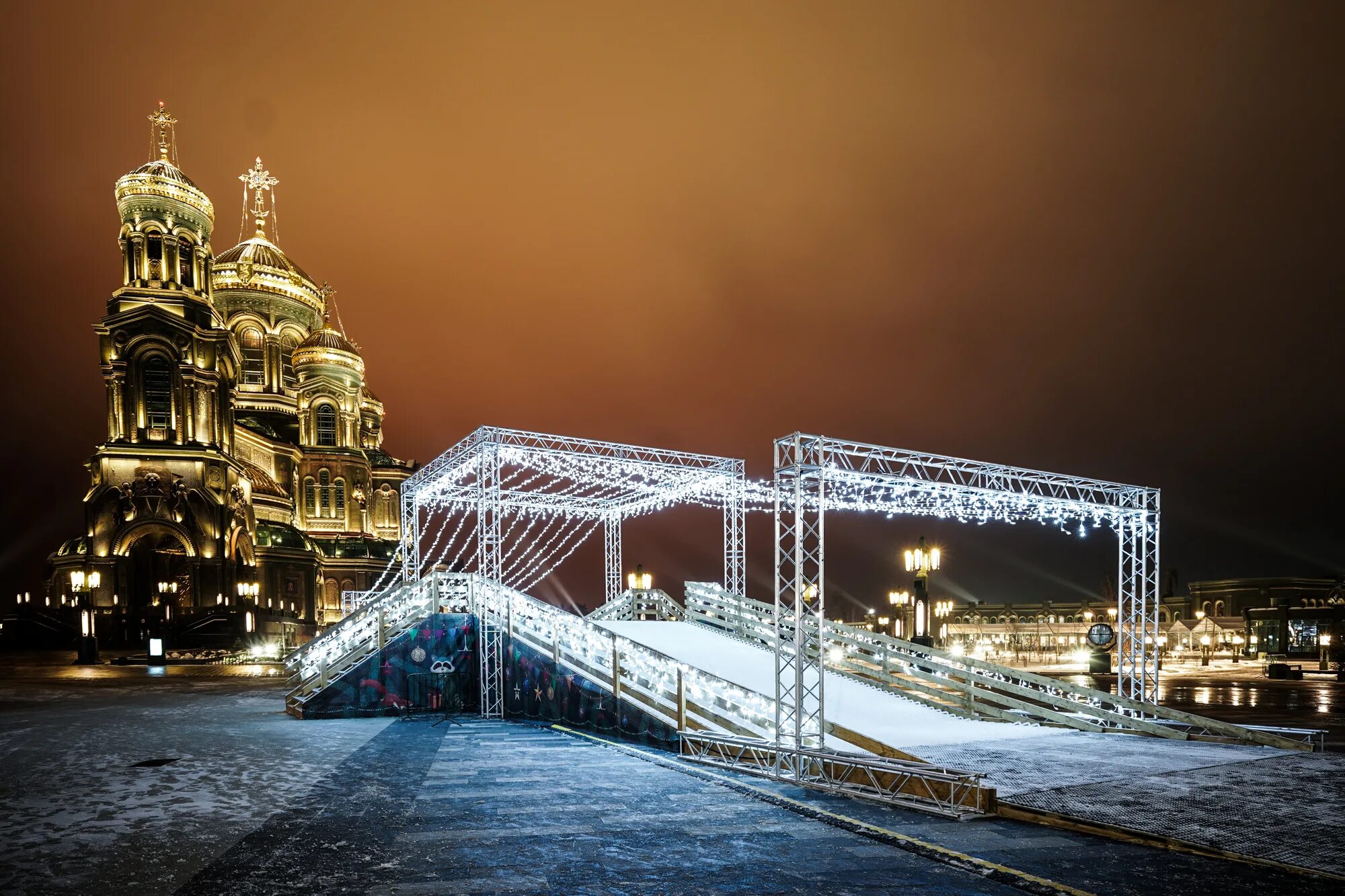 храм военных сил российской федерации. храм вс в кубинке. парк патриот храм зимой.