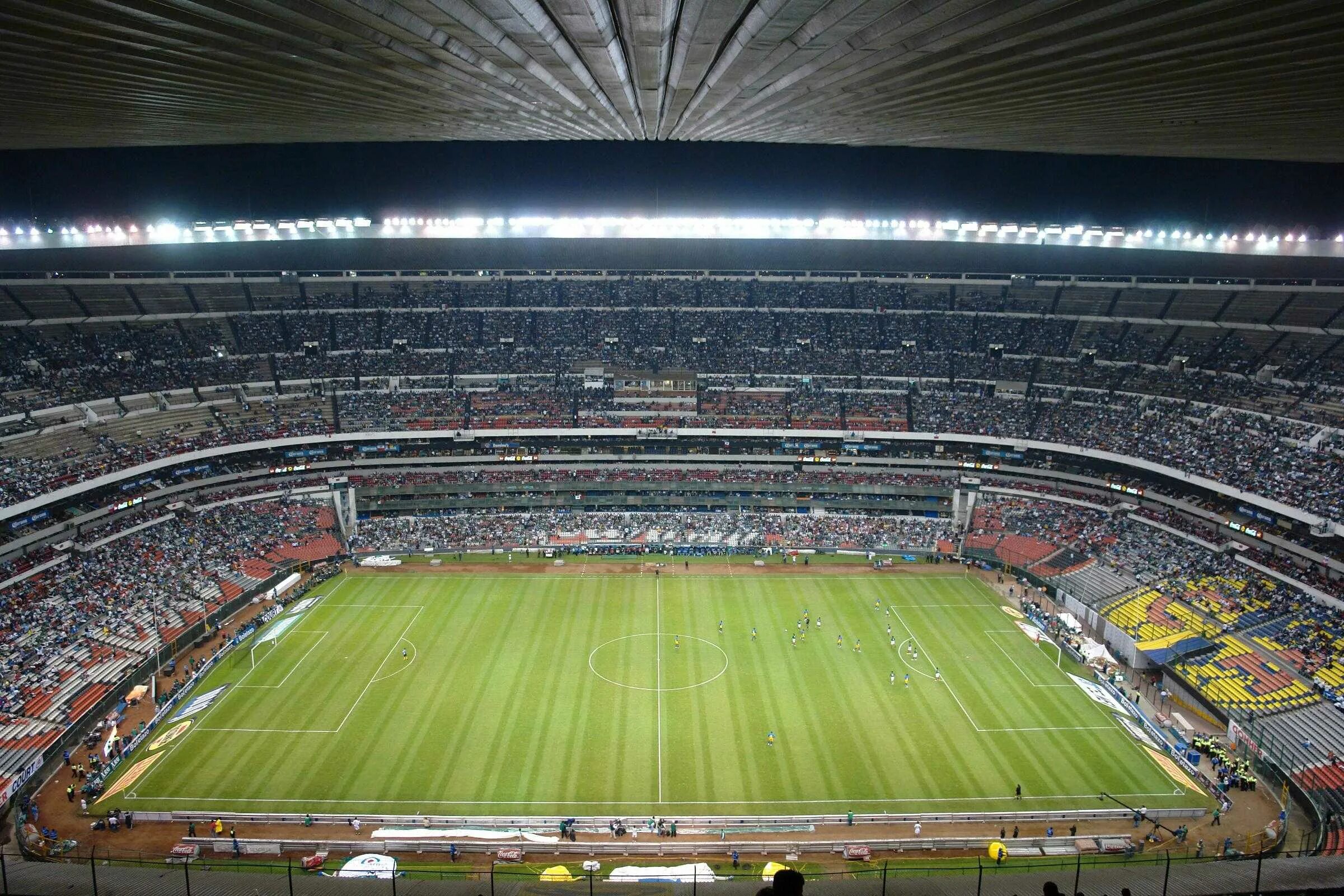 Солт Лейк стадион. Стадион Ацтека в Мехико. Букит Джалил Стэдиум. Стадион Ацтека в Мехико 1986. Сколько зрителей вмещает стадион