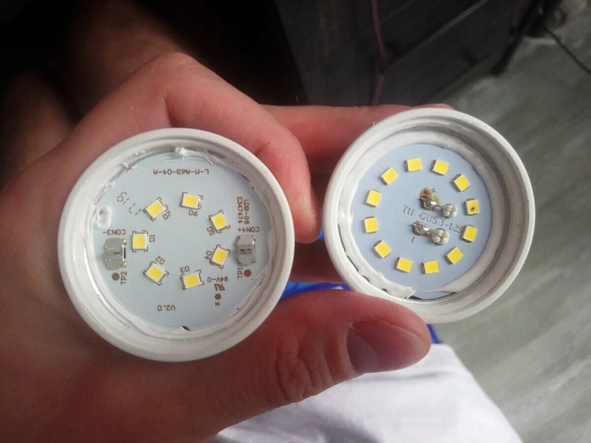 Патрон для лампы подвесного потолка. Как снять светодиодную. Как снять светодиодную. Как снять светодиодную. Светильник на потолок с лампочками.