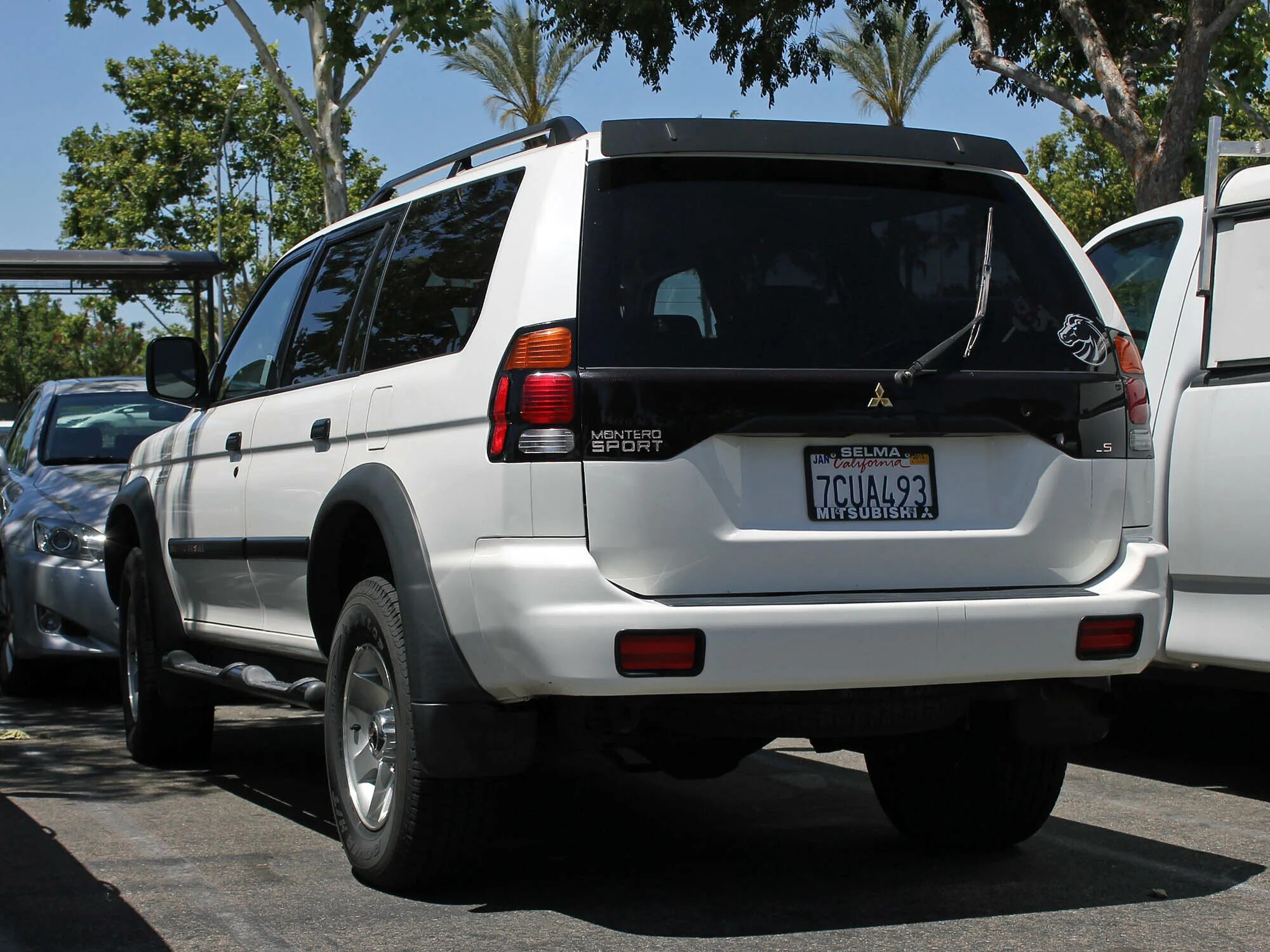 Mitsubishi montero 3. Почему монтеро. Митсубиси монтеро 2003. Почему монтеро. Почему монтеро.