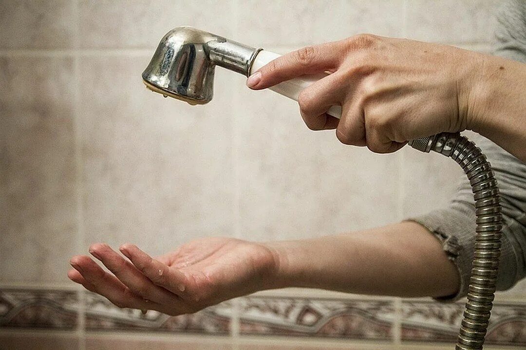 Кран с водой. Отключили воду алматы. Отключили воду алматы. Отключили воду алматы. Кран с водой.