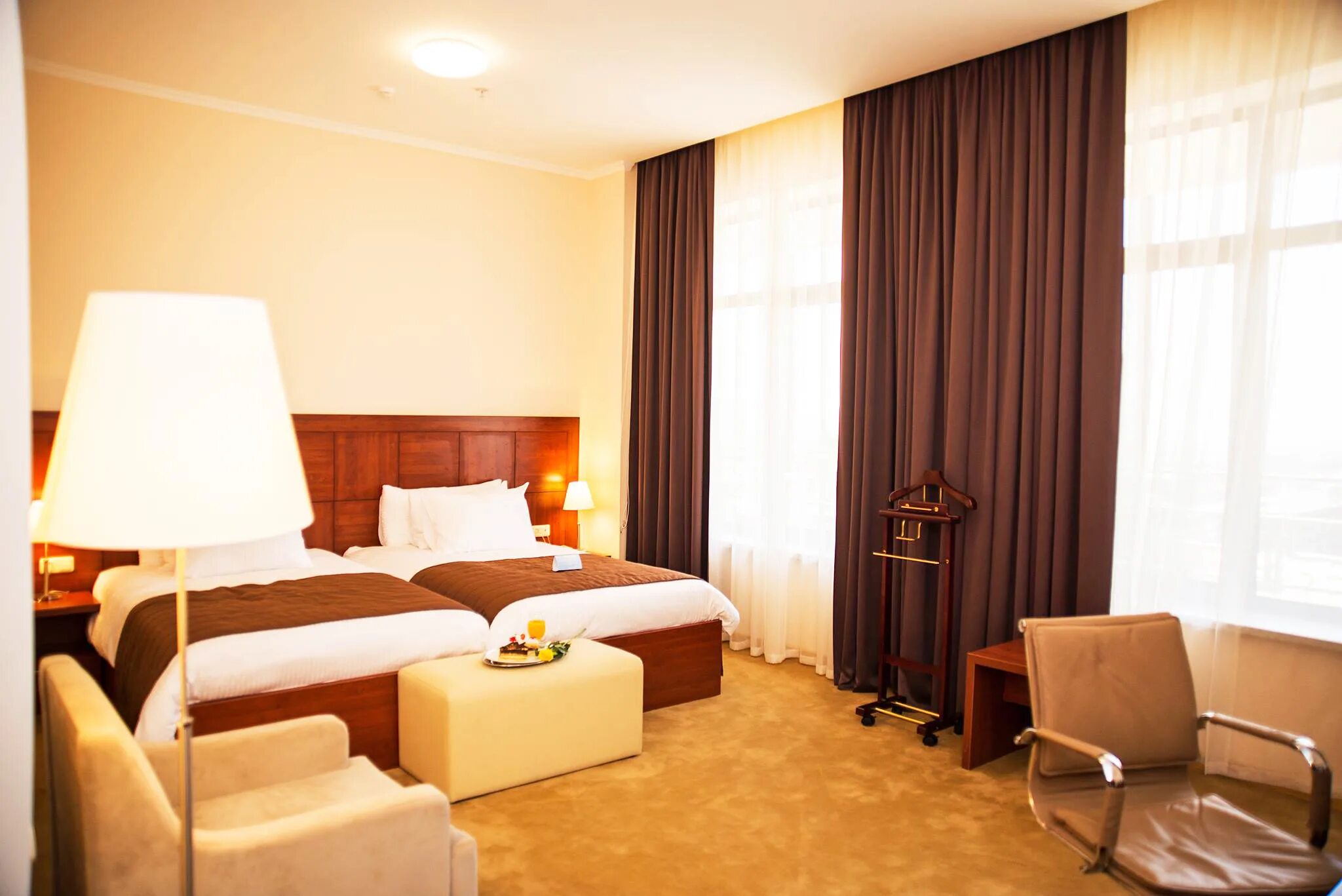 Отель 4 ереван. Отель Ани Ереван. Ани Плаза отель. Ani Plaza Hotel 4*. Ani Plaza Hotel Ереван.
