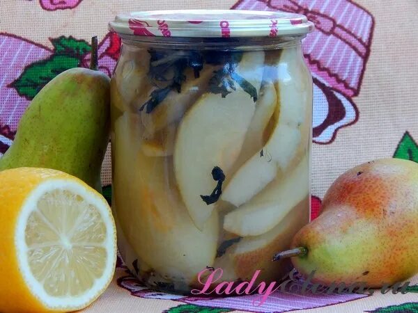 Груши на зиму в сиропе дольками. Маринованные груши. мини груша консервированная. консервированные груши в легком сиропе сервировка.