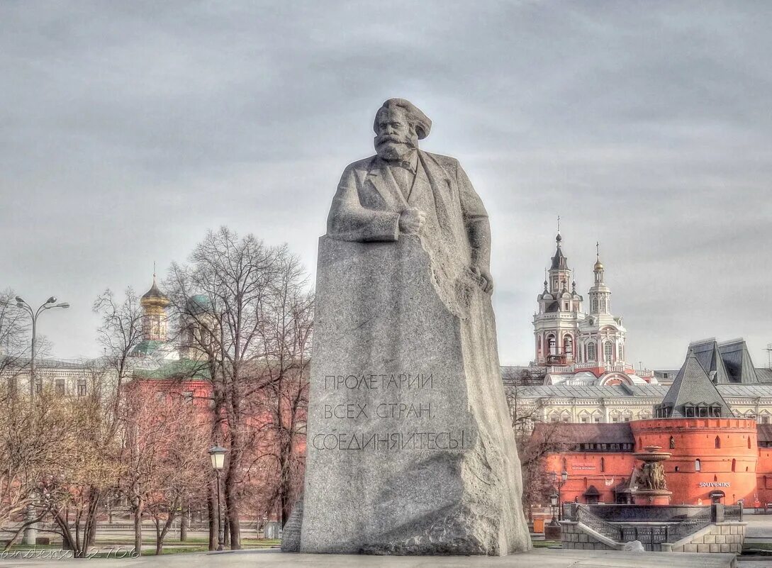 Памятник. Памятник Карлу Марксу в Москве. Памятник Карлу Марксу в Москве на театральной площади. Карл Маркс памятник. Театральная площадь памятник Карлу Марксу.