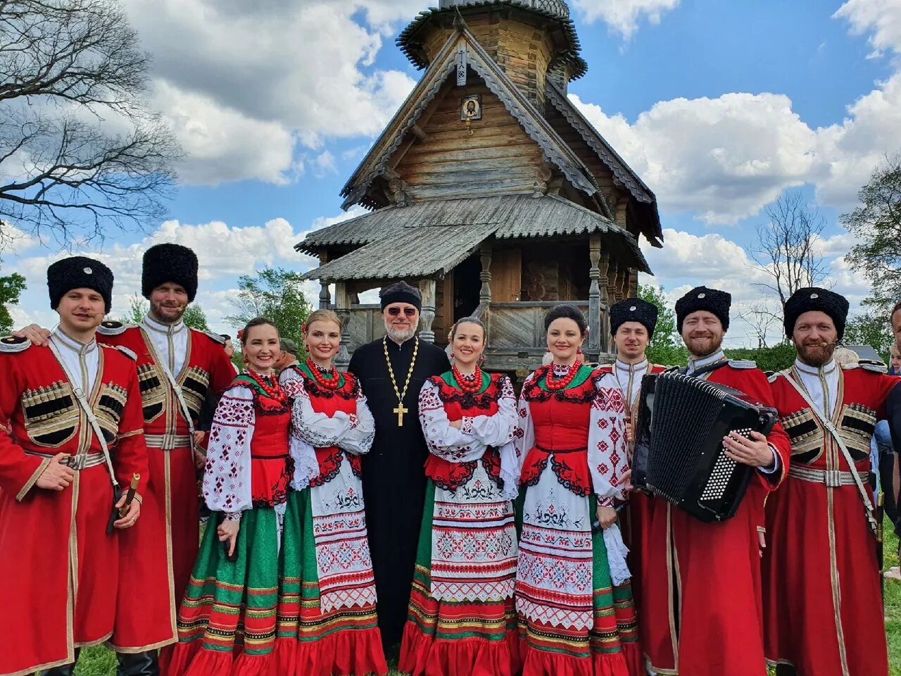 Под окном широким казачий хор. Московский казачий ансамбль. московский хор казачества. казачий хор москва. оптинский казачий хор.