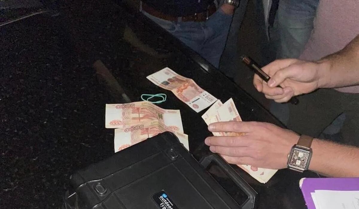 Сила взятка. Взятка. откат взятка. задержали за взятку. коррупция задержание.