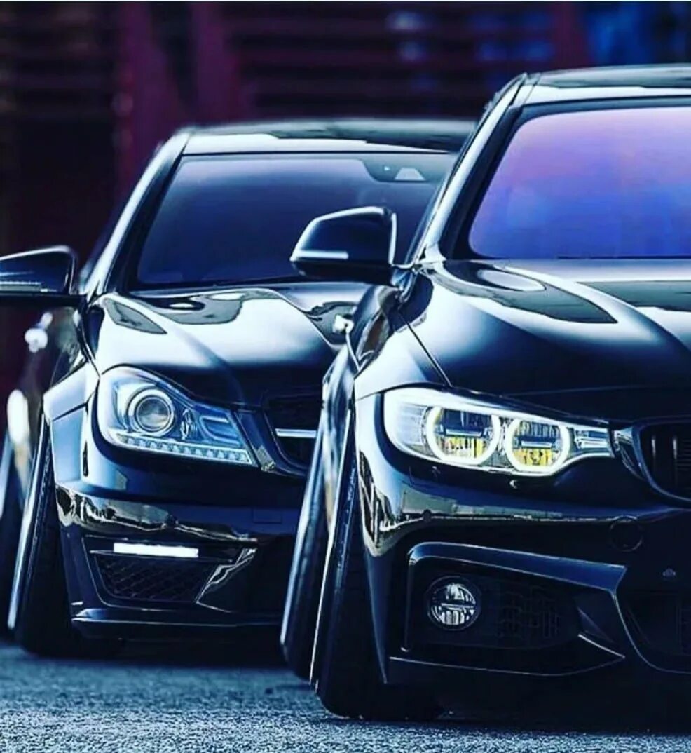 Фото мерса и бмв. Bmw vs mercedes. Bmw m5 vs mers. Bmw и mercedes братья. Бмв м5 и мерседес е63.