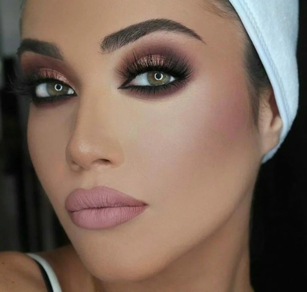 Макияж глаз make up глаз. Арабский смоки айс. мэй кап. зеленый смоки айс для карих глаз. макияж восточный смоки айс.